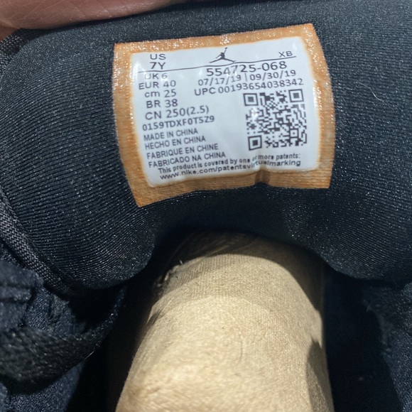 AIR JORDAN RETRO 1 - Picture 3 of 4